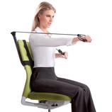  Take hold of the handles and pull the elastic straps to relieve tension in the shoulders and upper back.