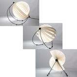  Use the 4 movable plastic feet attached to the black metal stand to alter the angle of the lamp as well as the light emerging from it.