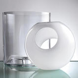  The opal white glass inset has 4 different sized openings &ndash; for all types 
of beautifully arranged bouquets.