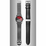  The watch straps are easily exchanged thanks to a clever quick-change 
mechanism.
