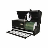  Just press the button with the corresponding number (1 &ndash; 100) and the organiser opens and presents your selected CD.