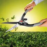  Perfect to decorate flower bed egdes and boxwood hedges: The slightly curved XL-version with 16cm (6 1/3") long non-stick blades.