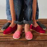 TOMS Shoes&reg; Successful project TOMS Shoes&reg;: With each purchase you donate a pair of shoes to a needy child.