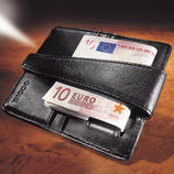Deep Pocket Wallet Keep your money safe, deep within your trouser pocket.