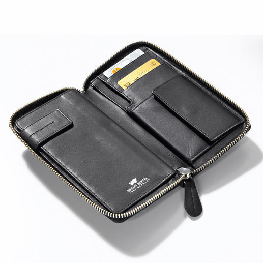Wallet A safe organiser that comfortably stows in your sports jacket. Or even your handbag.