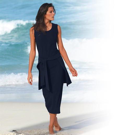 Holiday Dress (without Hip Wrap) The easy-care holiday dress.
