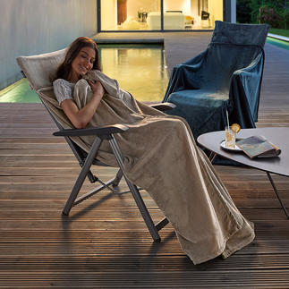 Fleece Throw/Blanket Superbly soft fleece envelops you with softness and warmth like a cocoon. Without slipping off.