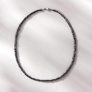 Spinel Necklace Black & Black With the sparkle of uncut black diamonds: The delicate necklace made of rare black spinel.