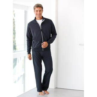 Coolmax® Tracksuit The feel of pure cotton – and the climatic comfort of Coolmax®.