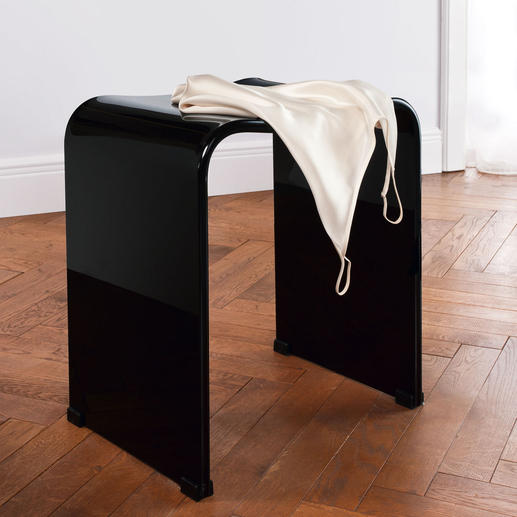 Thanks to its glossy finish, the acrylic stool is a real gem in your dressing room or bedroom.