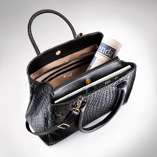 Three separate compartments keep the content of your handbag in good order and the beige lining helps you see everything better. Three separate compartments keep the content of your handbag in good order and the beige lining helps you see everything better.