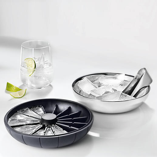 The silicone lid also serves as the ice cube mould.