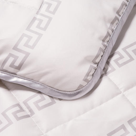 This elegant silver grey quilt, with a dark grey pattern, will look stylish in any home.