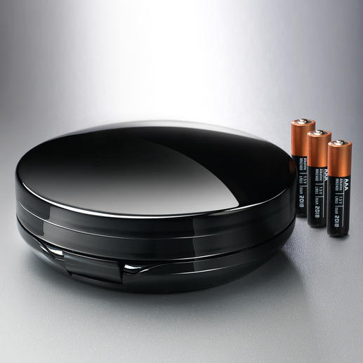 The 2-in-1 folding mirror operates for up to 3 hours on 3 AAA batteries (separately available). The 2-in-1 folding mirror operates for up to 3 hours on 3 AAA batteries (separately available).