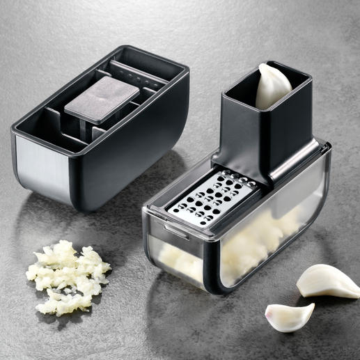 The peeled cloves in the container are simply pushed back and forth over the blade surface. The peeled cloves in the container are simply pushed back and forth over the blade surface.