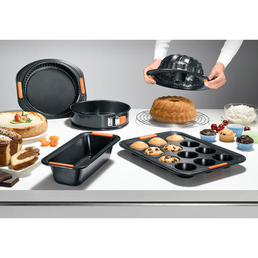 Le Creuset Non-Stick Baking Tins At last – bakeware that really is non-stick. With an extremely smooth silicone coating.