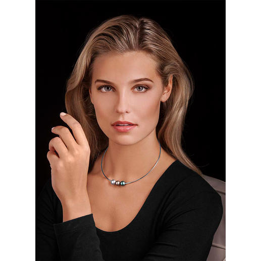 Tahitian Pearl Necklace Probably the trendiest variety of sophisticated pearl jewellery.