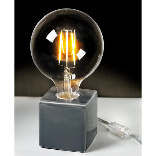 Instead of a cold light, the light bulbs emit a particularly attractive light. Instead of a cold light, the light bulbs emit a particularly attractive light.
