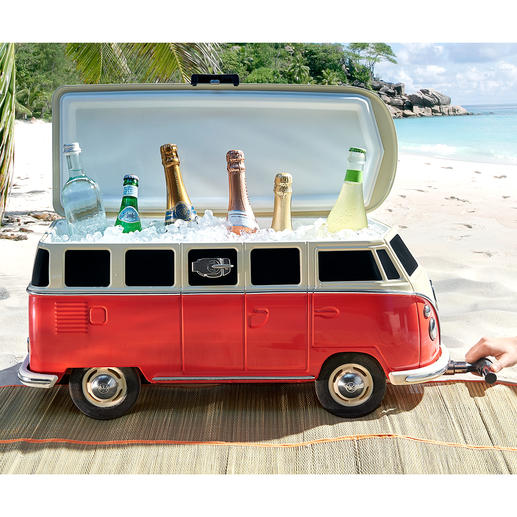 It hardly gets more iconic: Nobody else cools their drinks on the beach with such style.