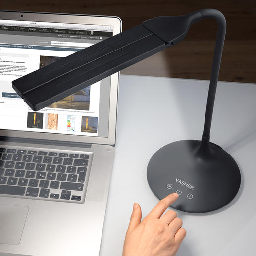 Easy to operate with the soft-touch buttons integrated in the lamp base.