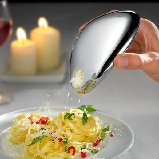 Cheese can be added in exactly the required amount to pasta dishes, salads, carpaccio, etc. with the pouring opening. Cheese can be added in exactly the required amount to pasta dishes, salads, carpaccio, etc. with the pouring opening.