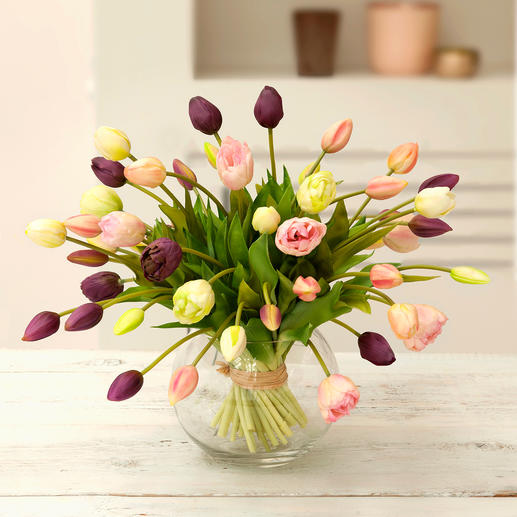 Tulip Bouquet Gorgeous tulip bouquet that is incredibly realistic – as though it has just been picked.