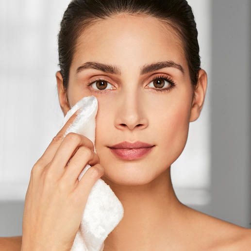 Cellulose Facial Tissue Removes make-up using only water, without chemicals.