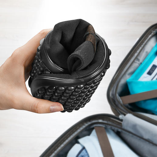 Extremely flexible – saves space in (travel) luggage too.