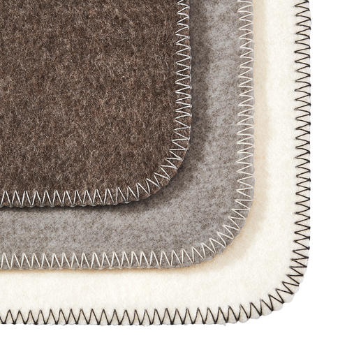 Available in the following colours: Wool white, taupe and grey. Available in the following colours: Wool white, taupe and grey.