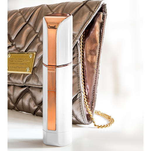 In discrete lipstick design, ideal for the handbag.