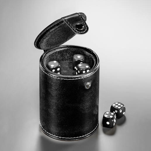 Particularly practical: The integrated dice compartment at the base of the cup.