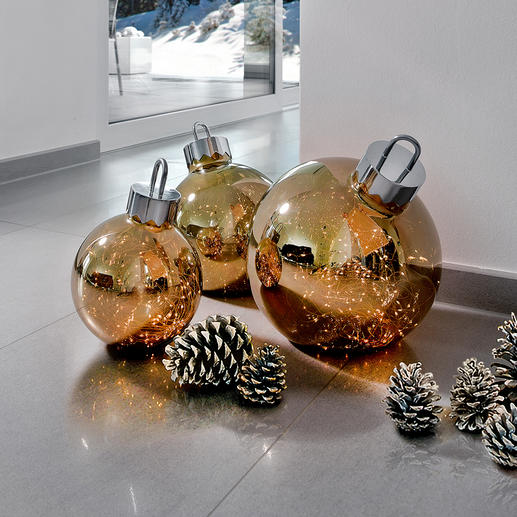 Light Bauble Lights that shimmer like stardust amidst the fine glass baubles.