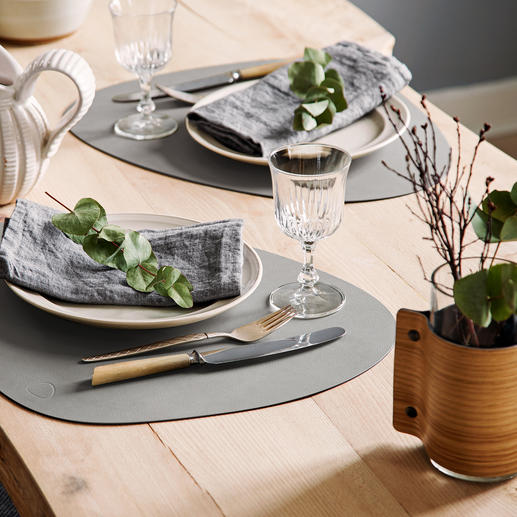 tableMat Curve, Set of 2 High quality bonded leather: Waterproof, stain resistant and permanently beautiful.