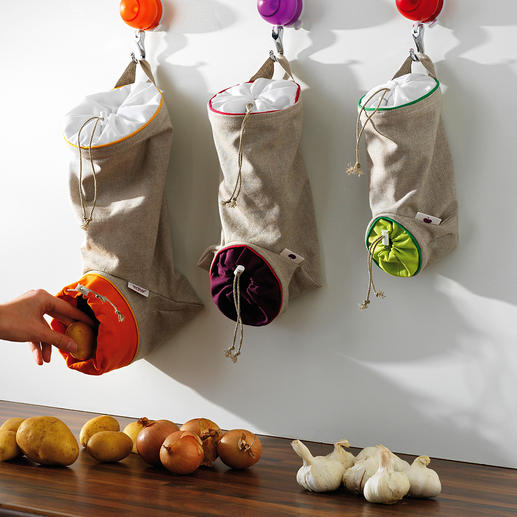 Vegetable Bag, Set of 3 The ideal storage space for potatoes, onions, garlic: Protected against light, airy and within reach.