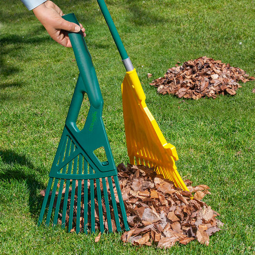 With the two halves of the compartment you shovel garden waste directly into the organic waste bin, wheelbarrow or leaf bag. With the two halves of the compartment you shovel garden waste directly into the organic waste bin, wheelbarrow or leaf bag.