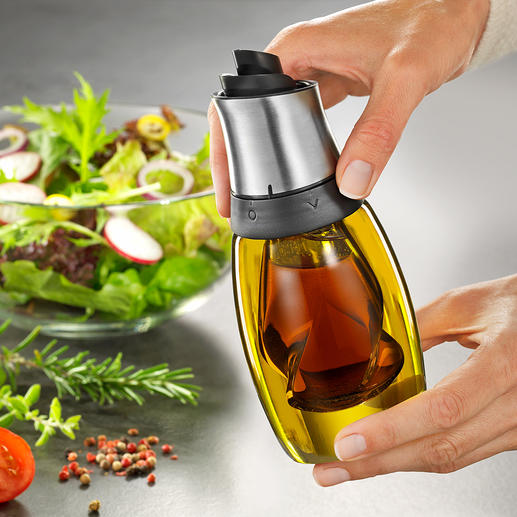 Simply turn the cap to select whether you want to dispense oil or vinegar.