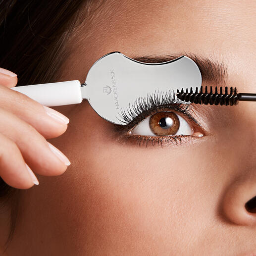 Eyelash Spoon Your eyelashes end up perfectly shaped and with flawlessly applied mascara. No clumping and no smudging.