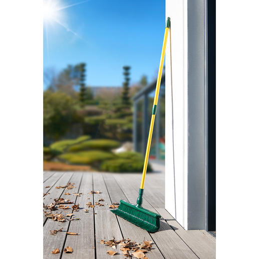 Claw Broom Set, 3-piece Easily removes dirt from hard-to-reach areas. 3-piece set. Perfect indoors and out.