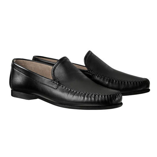 Montecatini Moccasin Slippers Gentleman’s slippers. Soft calfskin. Flexible moccasin style. Barefoot-friendly velvet lining.