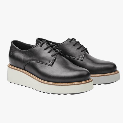 Apple of Eden Derby Style Shoes with Platform Sole Classic derby style shoes with a fashionable appearance by Apple of Eden.