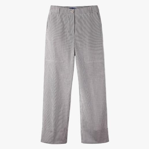 Seersucker striped trousers The perfect summer trousers for 2020: Highly fashionable cut. Airy-light fabric classic.