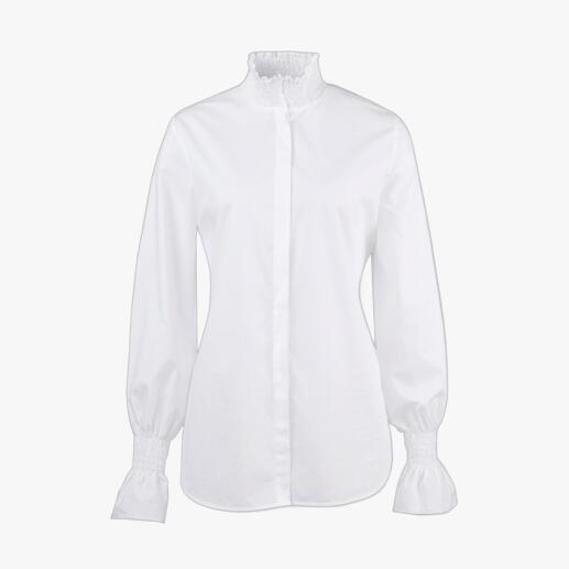 aybi Basic Blouse Classically elegant, but anything but boring. The fashionable reinterpretation of the white basic blouse.