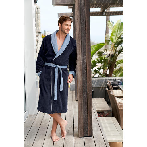 Boss Towelling Bathrobe Fashionable elegance instead of a sporty casual look: Gentleman’s bathrobe by Boss.