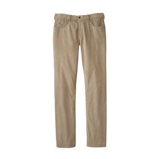 Light Corduroy Trousers Ultralight. Incredibly soft. And yet gently warming. Five-pocket trousers made of rare summery cord.