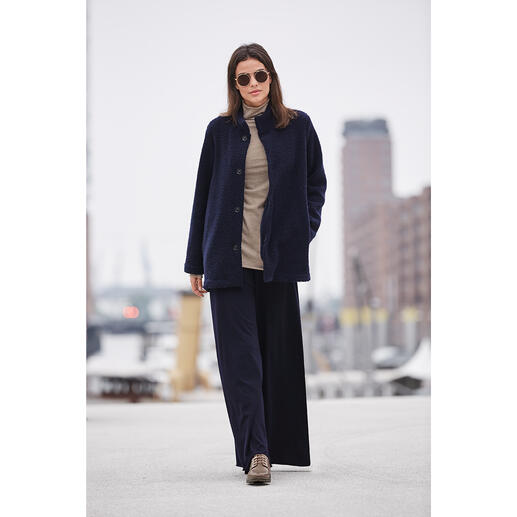 LABO.ART Bouclé Jacket, Knitted Trousers or Turtleneck Simple yet eye-catching at the same time: Pure and clean style three-piece made of soft wool jersey.