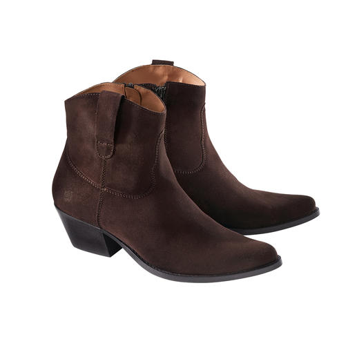 Apple of Eden Cowboy Boots Iconic shape. Natural-coloured suede. Distinctive stitching. No frills. By Apple of Eden.