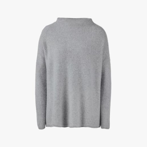 Boiled Cashmere Turtleneck How does exquisite cashmere become even softer, even warmer? Simply add hot water.