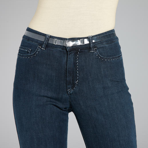 Invisible Belt “isABelt®” This belt doesn’t show under tight-fitting tops. Holds perfectly. Comfy fit. Great figure.